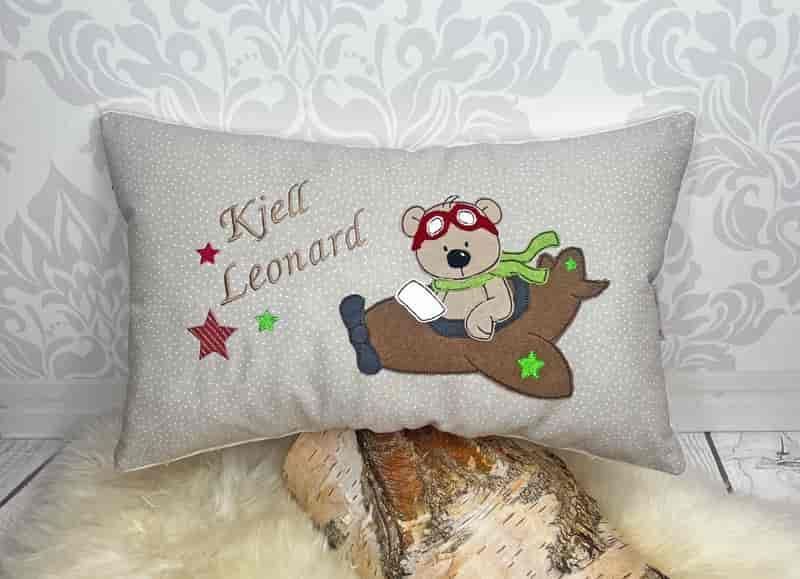 Bär im Flugzeug Kissen braun Bär im Flugzeug Kissen braun