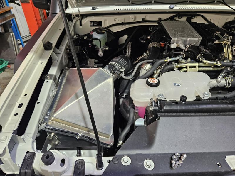 Toyota landcruiser GDJ70- (79,78,76)  Airbox 4CYL