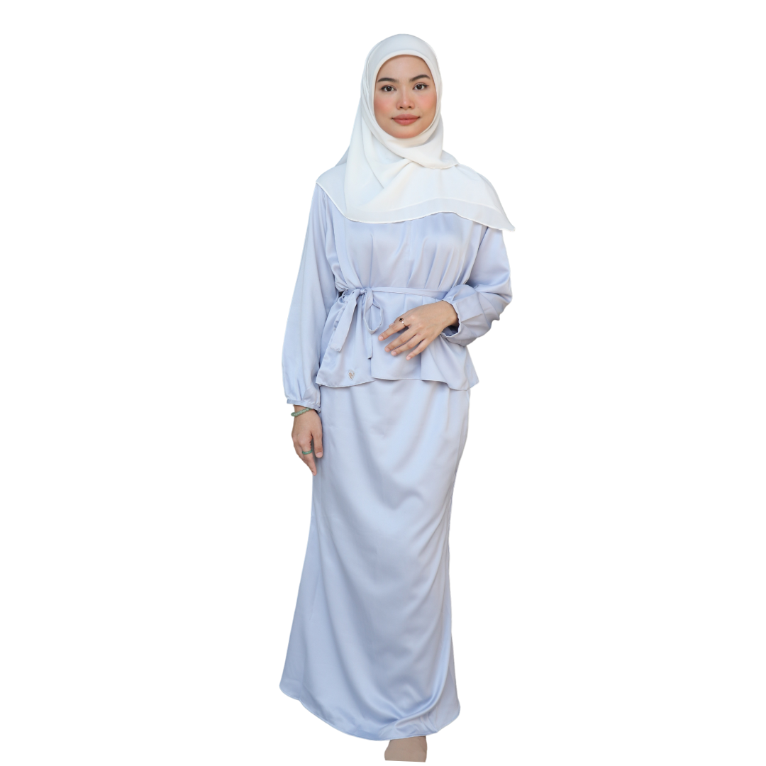 Attleya Set in Blue Pearl