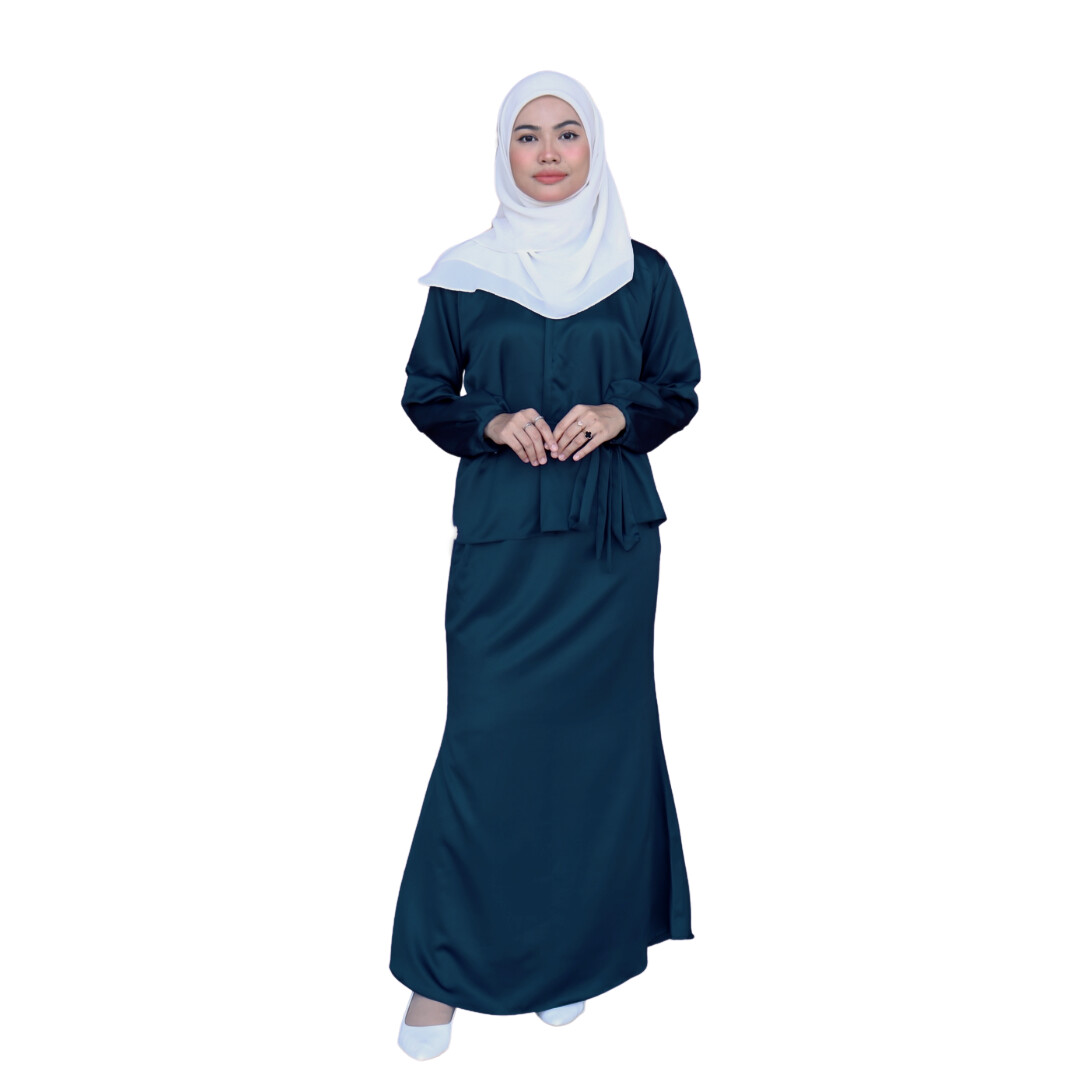 Attleya Set in Midnight Blue
