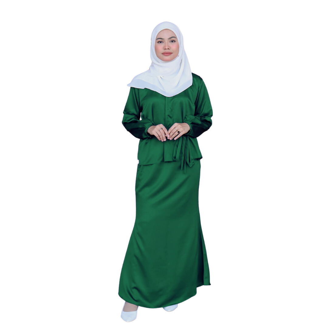 Attleya Set in Green Leaf