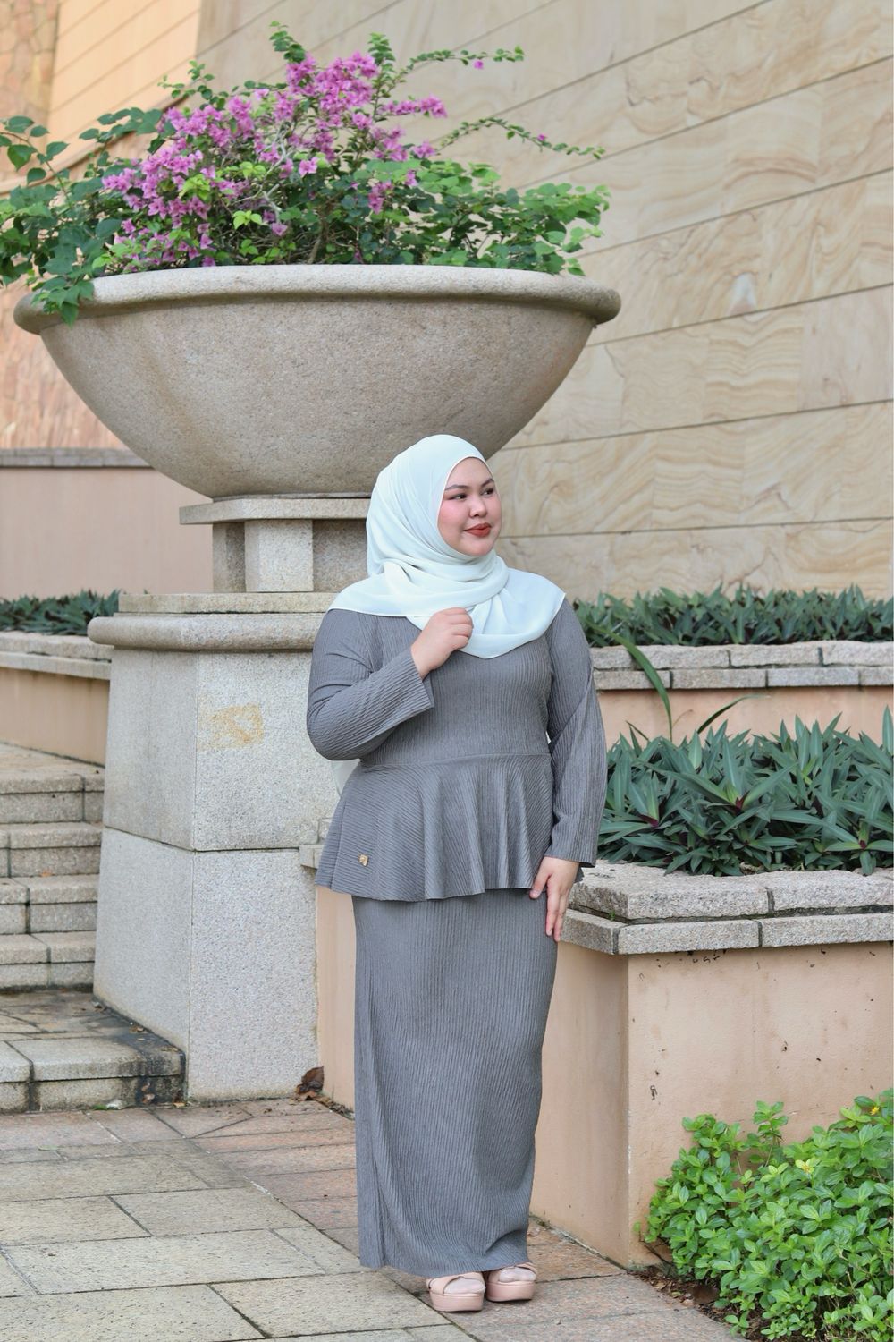 Olivia Set in Rusty Gray
