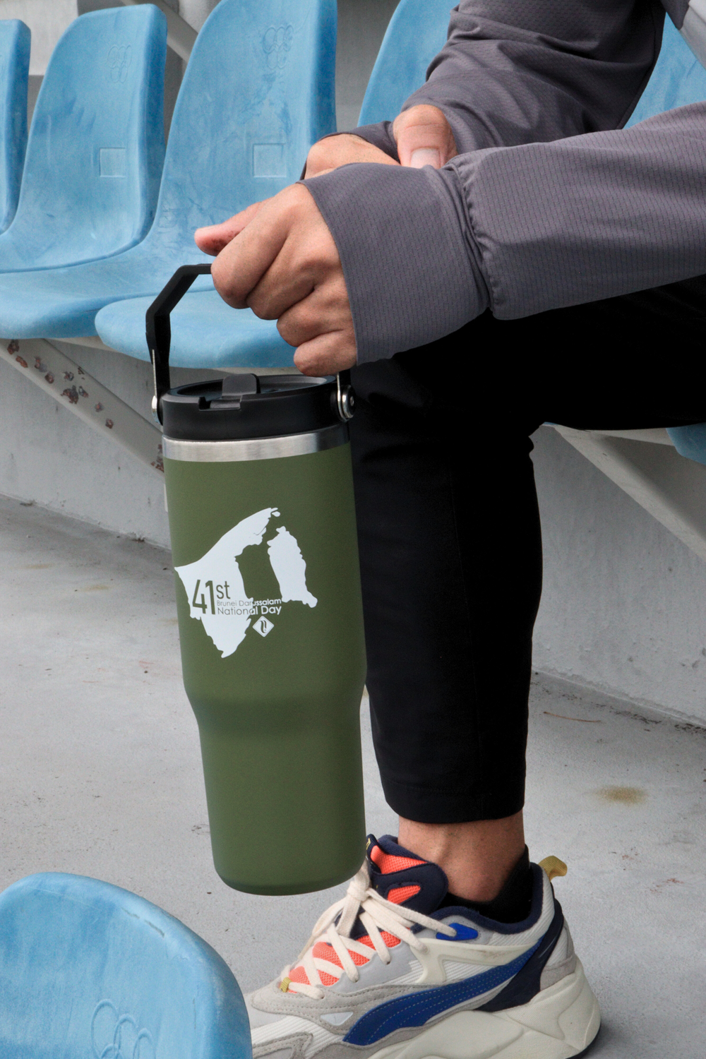 Flip Straw Tumbler in Army Green | 30 oz