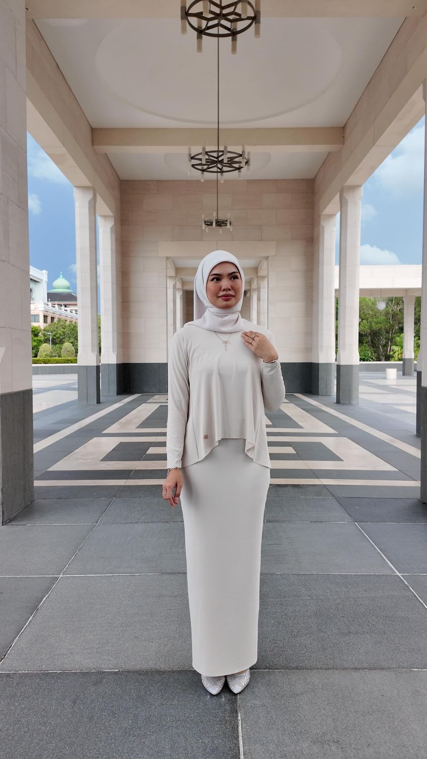 Adela Set in Dusty White