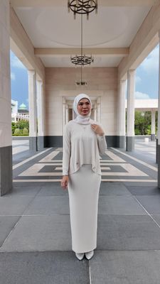 Adela Set in Dusty White