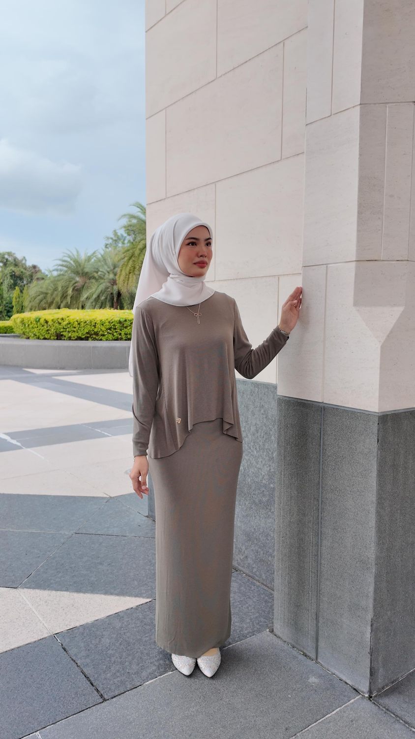 Adela Set in Nude Grey