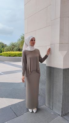 Adela Set in Nude Grey