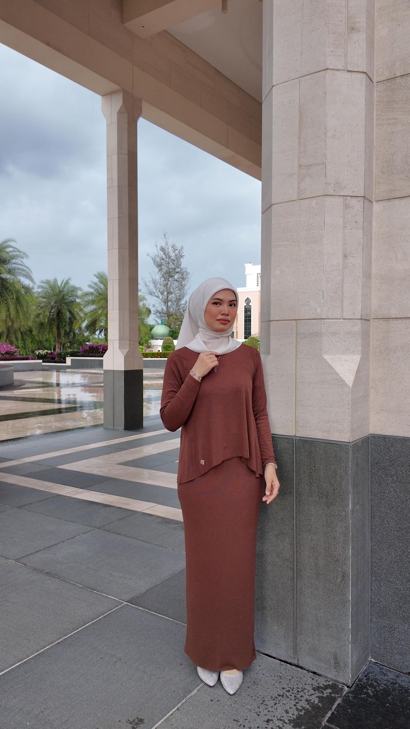 Adela Set in Truffle
