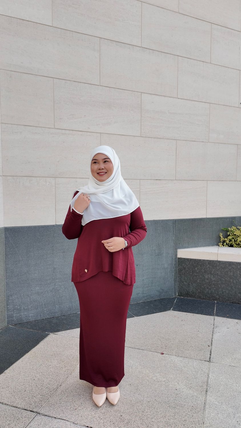 Keyla Set in Red Scarlet