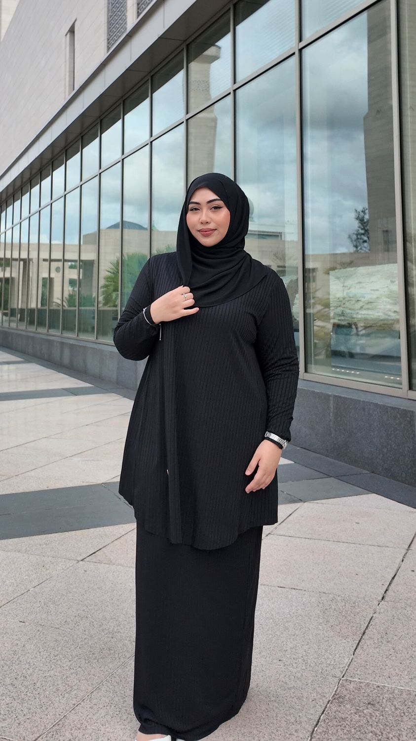 Azuha Set in Black