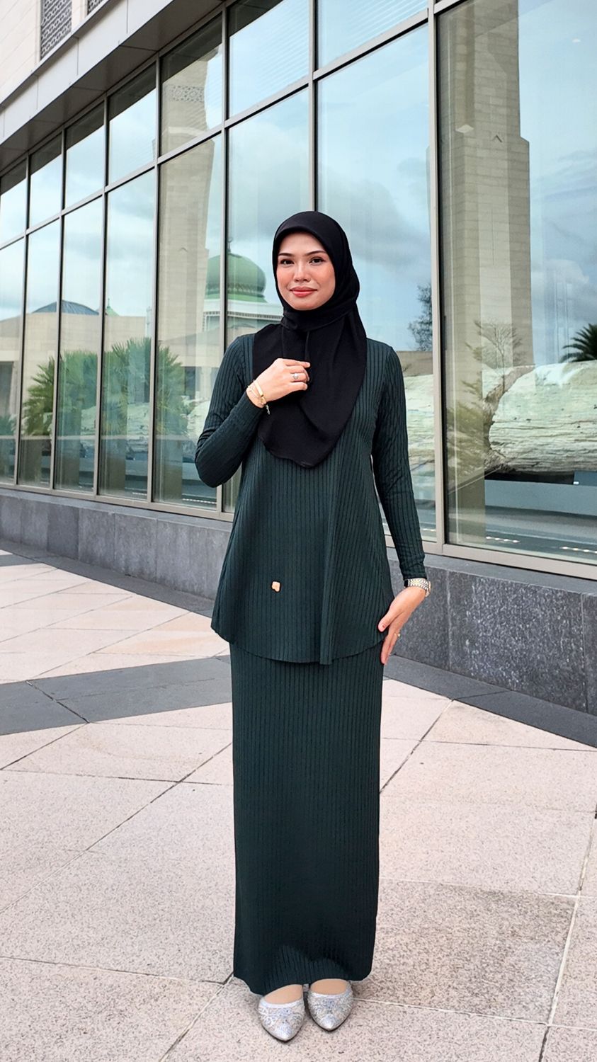 Azuha Set in Dark Green