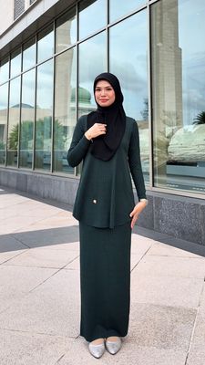 Azuha Set in Dark Green