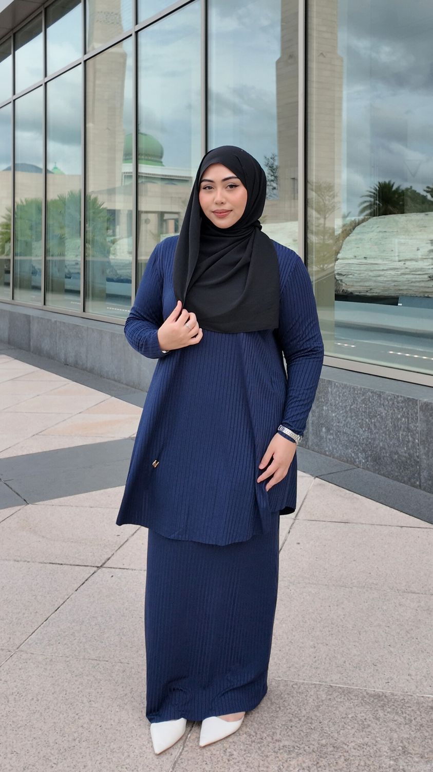 Azuha Set in Navy Blue