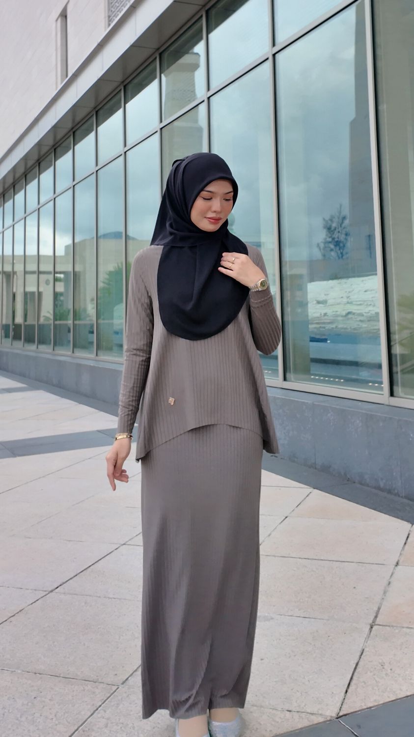 Dahlia Set in Deep Nude