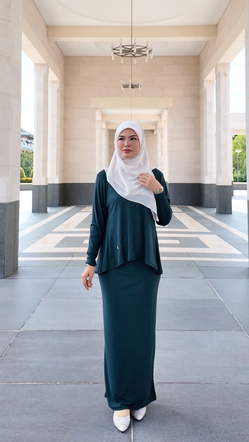 Lunara Set in Dark Teal