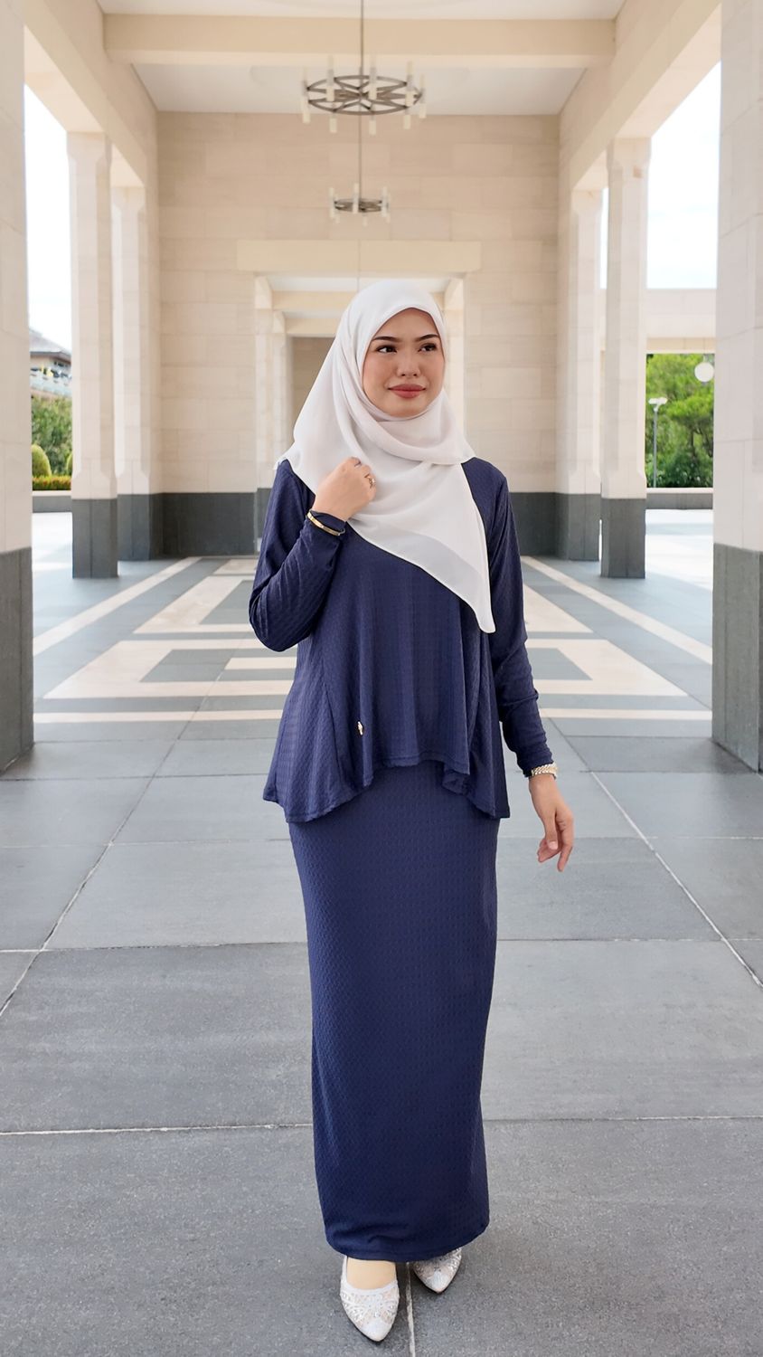 Lunara Set in Navy Blue