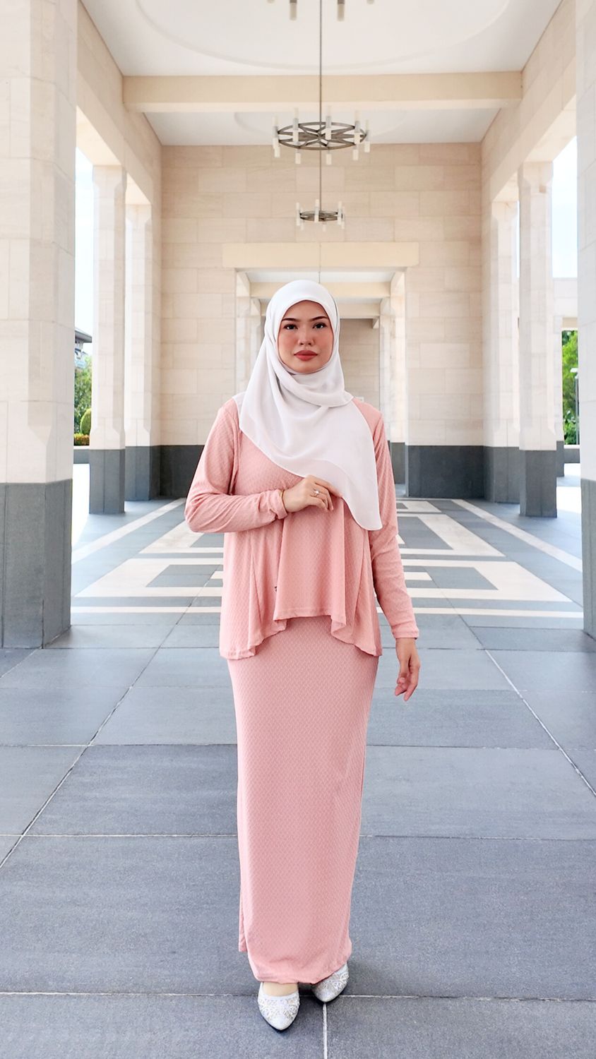 Lunara Set in Lovely Pink