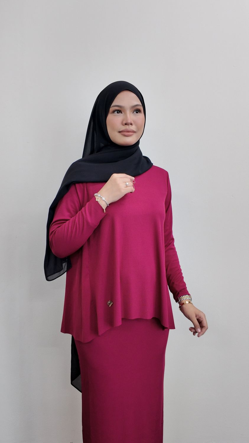 Keyla Set in Dark Fuchsia