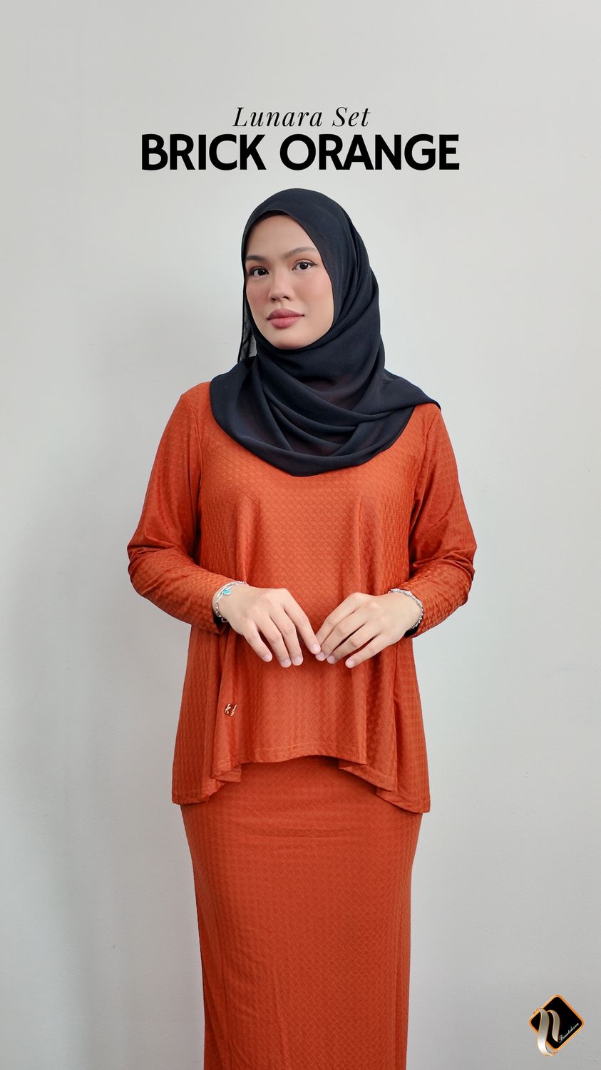 Lunara Set in Brick Orange