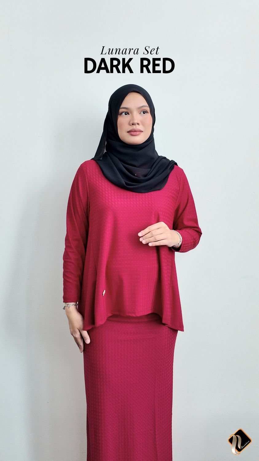 Lunara Set in Dark Red