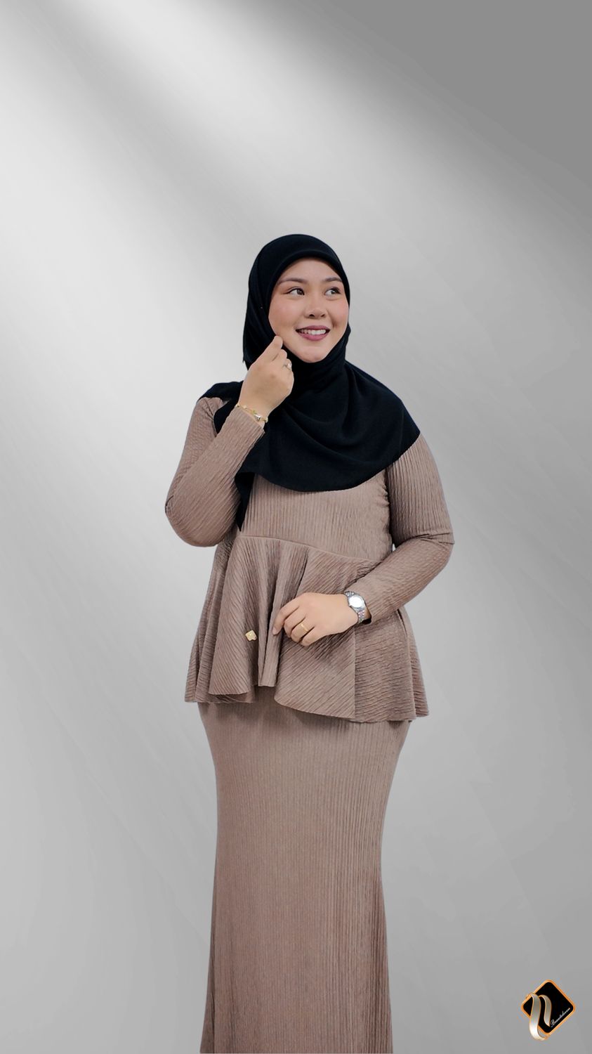 Olivia Set in Burlywood