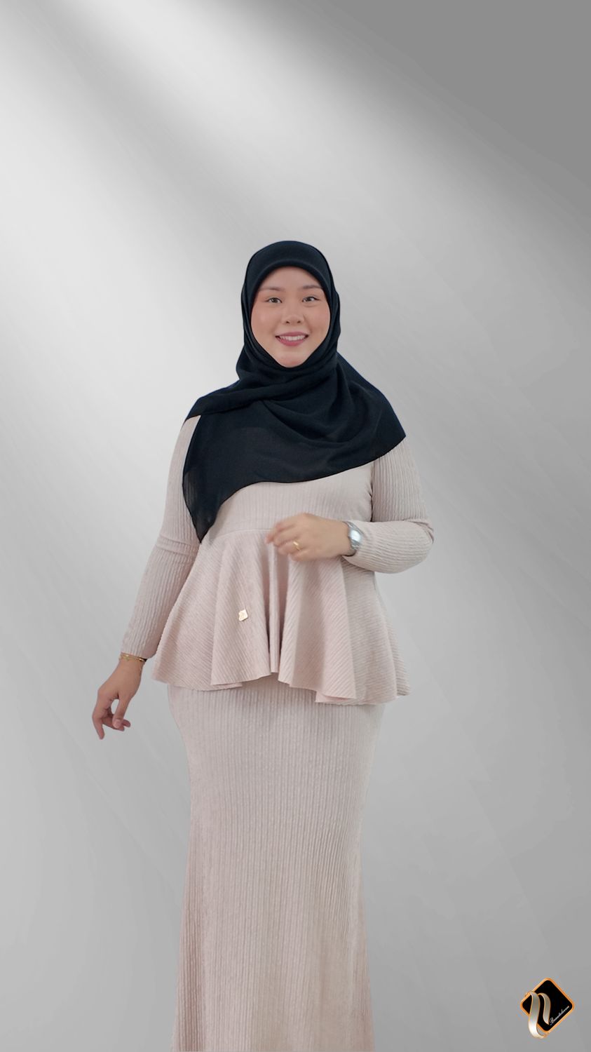 Olivia Set in Champagne