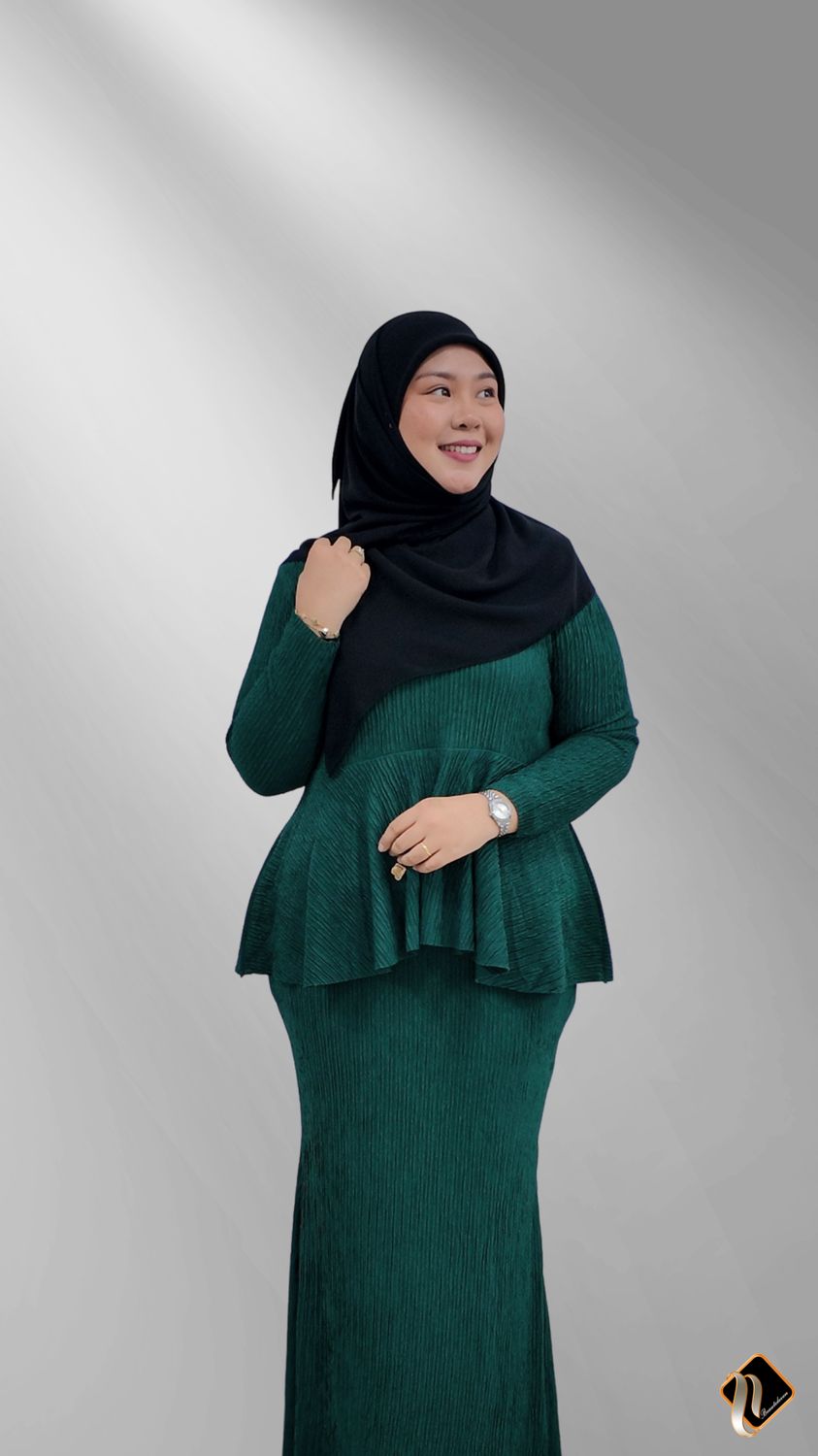 Olivia Set in Dark Forest