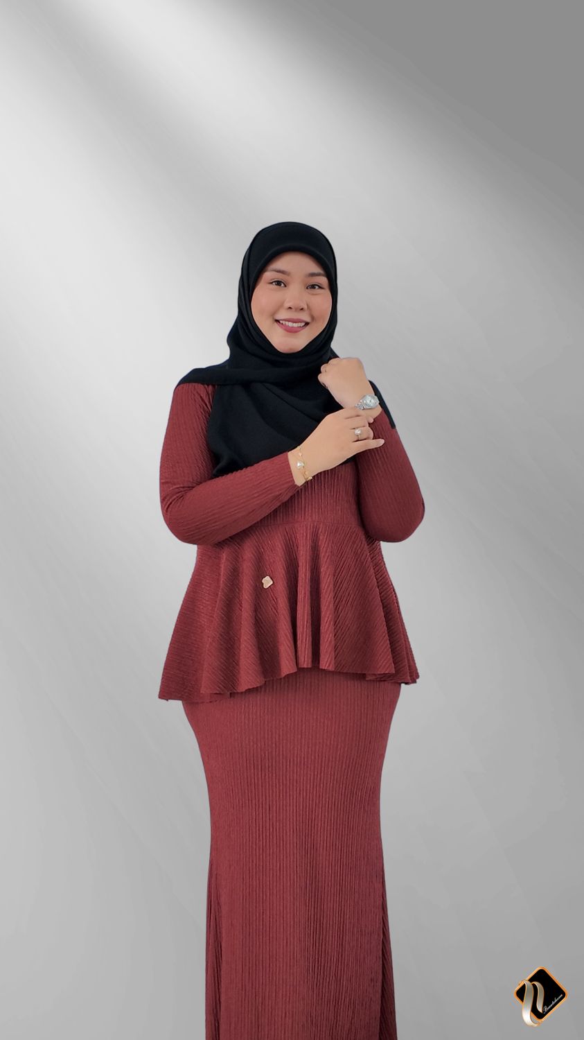 Olivia Set in Dark Lipmatte