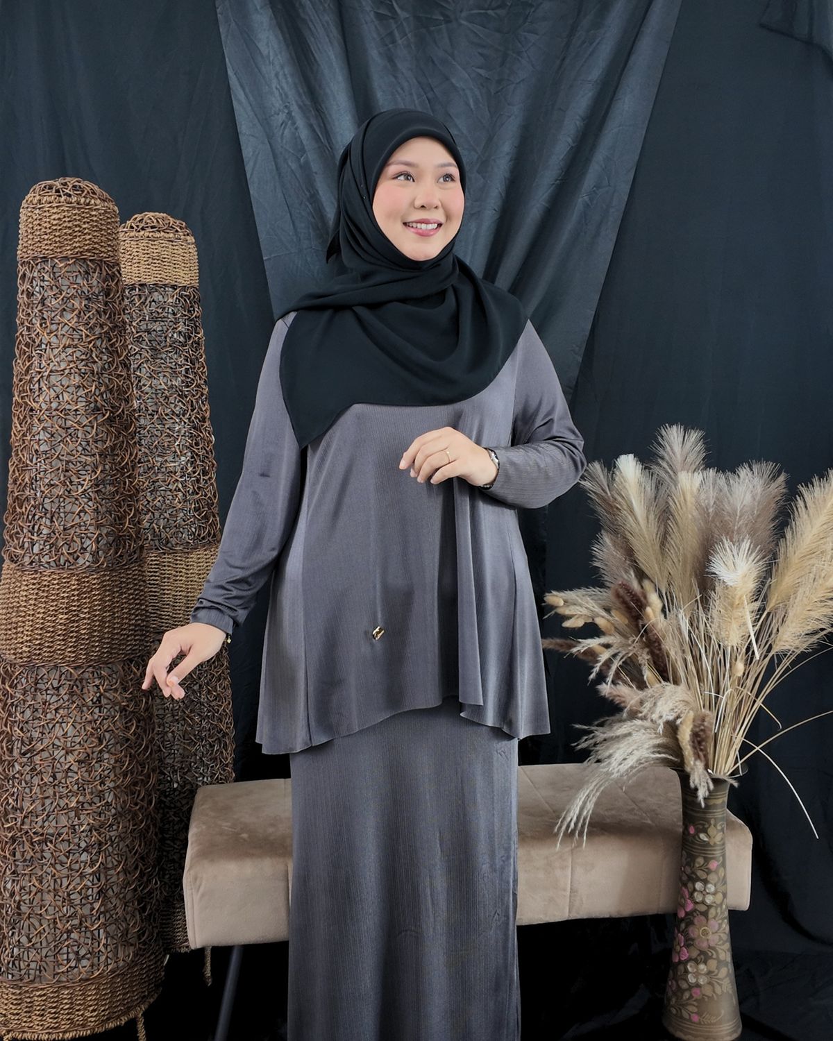 Elara Set in Dark Grey