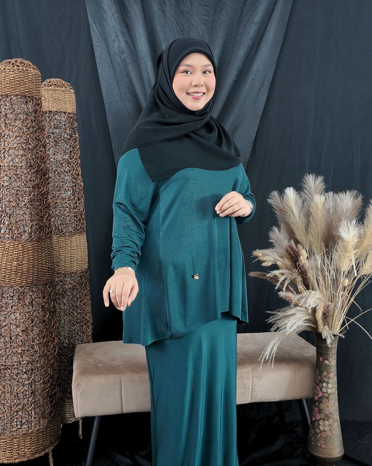 Elara Set in Emerald