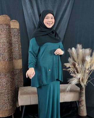 Elara Set in Emerald