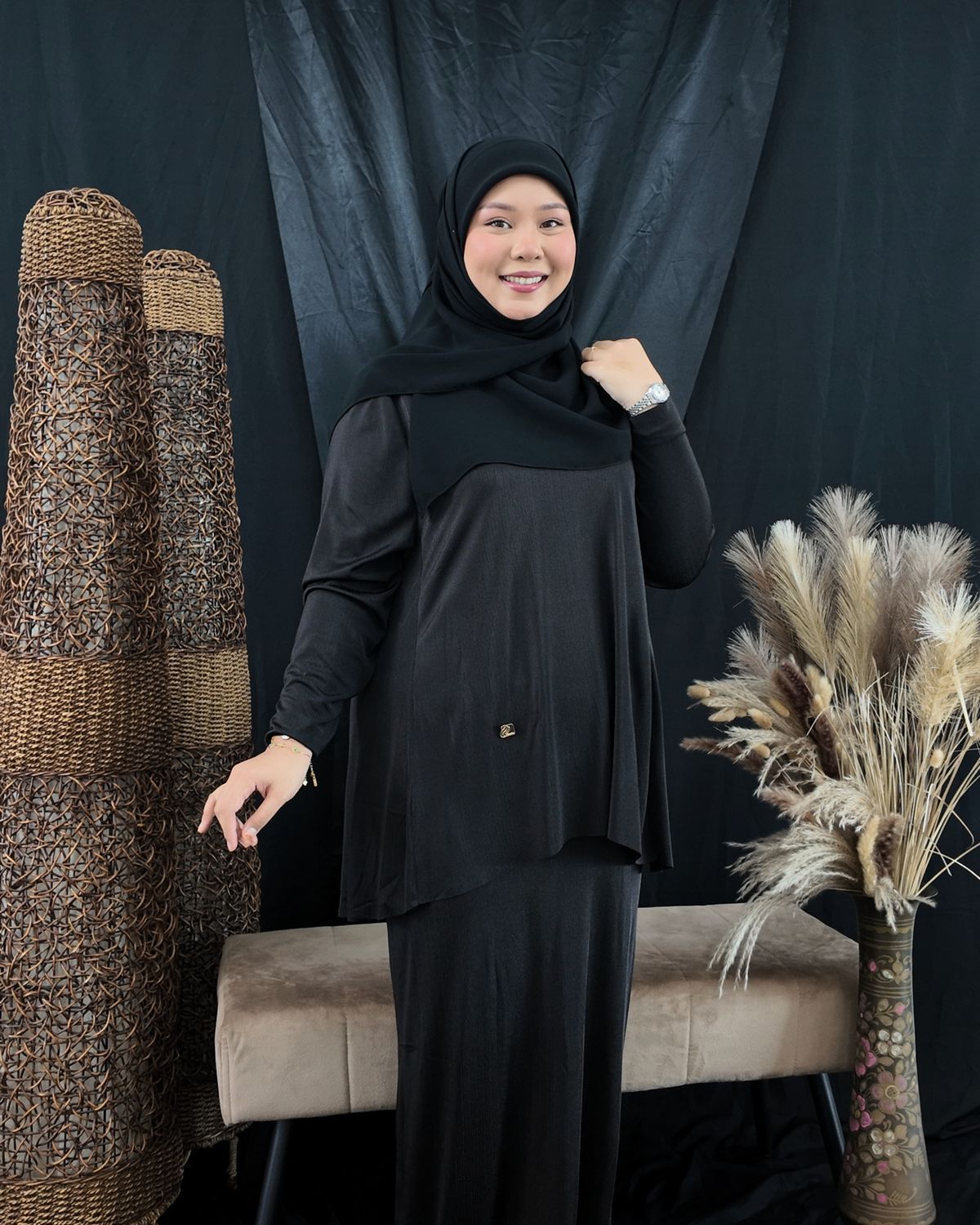Elara Set in Black