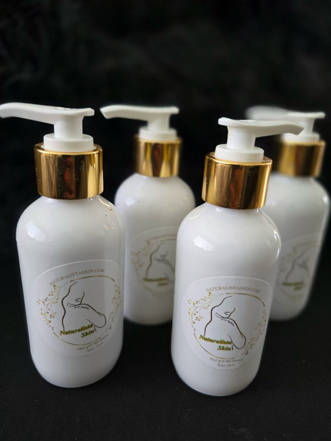 NATURAL SKIN LIGHTING AND TONE LOTION WITH TURMERIC