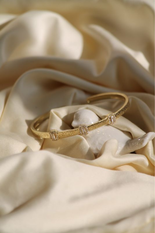 Timeless Trinity bangle