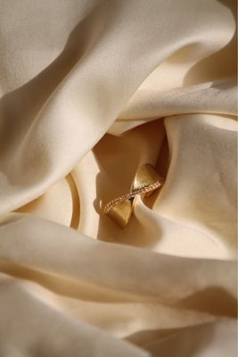Ribbon Glow Ring