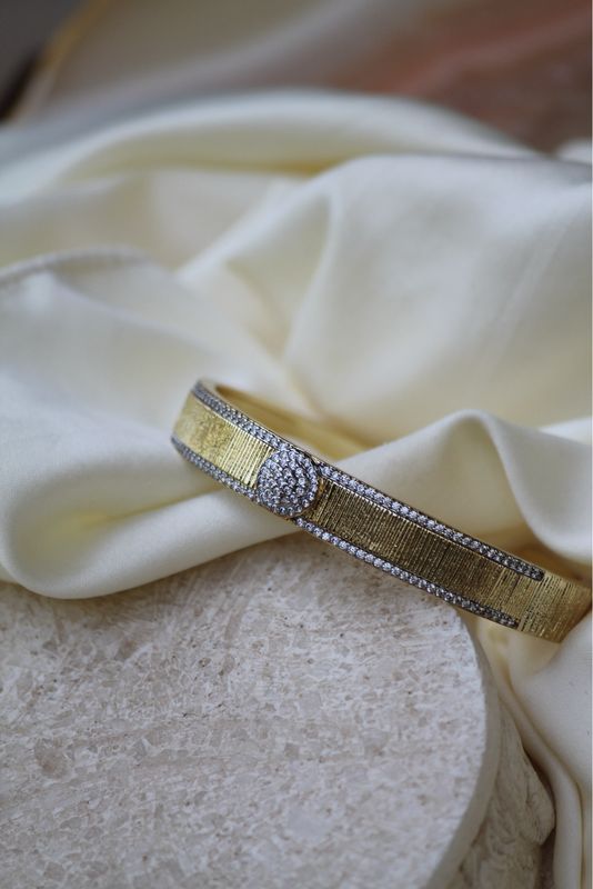 Solo Round Bangle