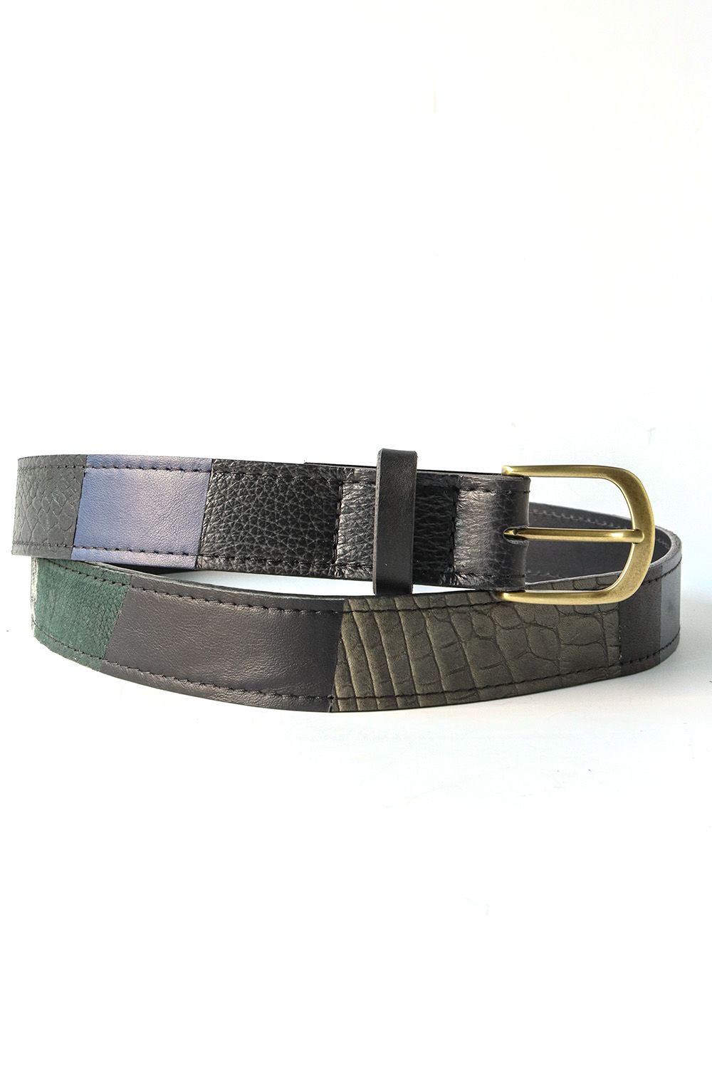 Handgemaakte zero waste damesriem van restleer in verschillende texturen en kleuren, Atelier Loulou