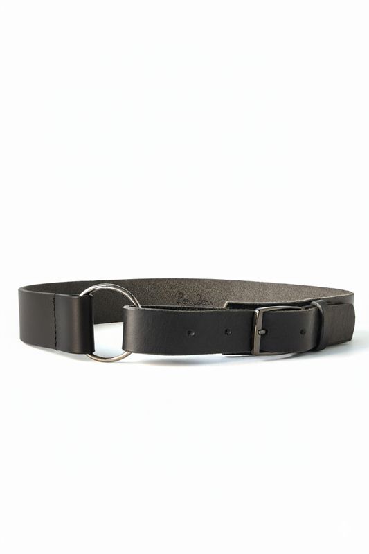 Handgemaakte zwarte leren tailleriem Never Waist a Good Belt met subtiele ring, Atelier Loulou