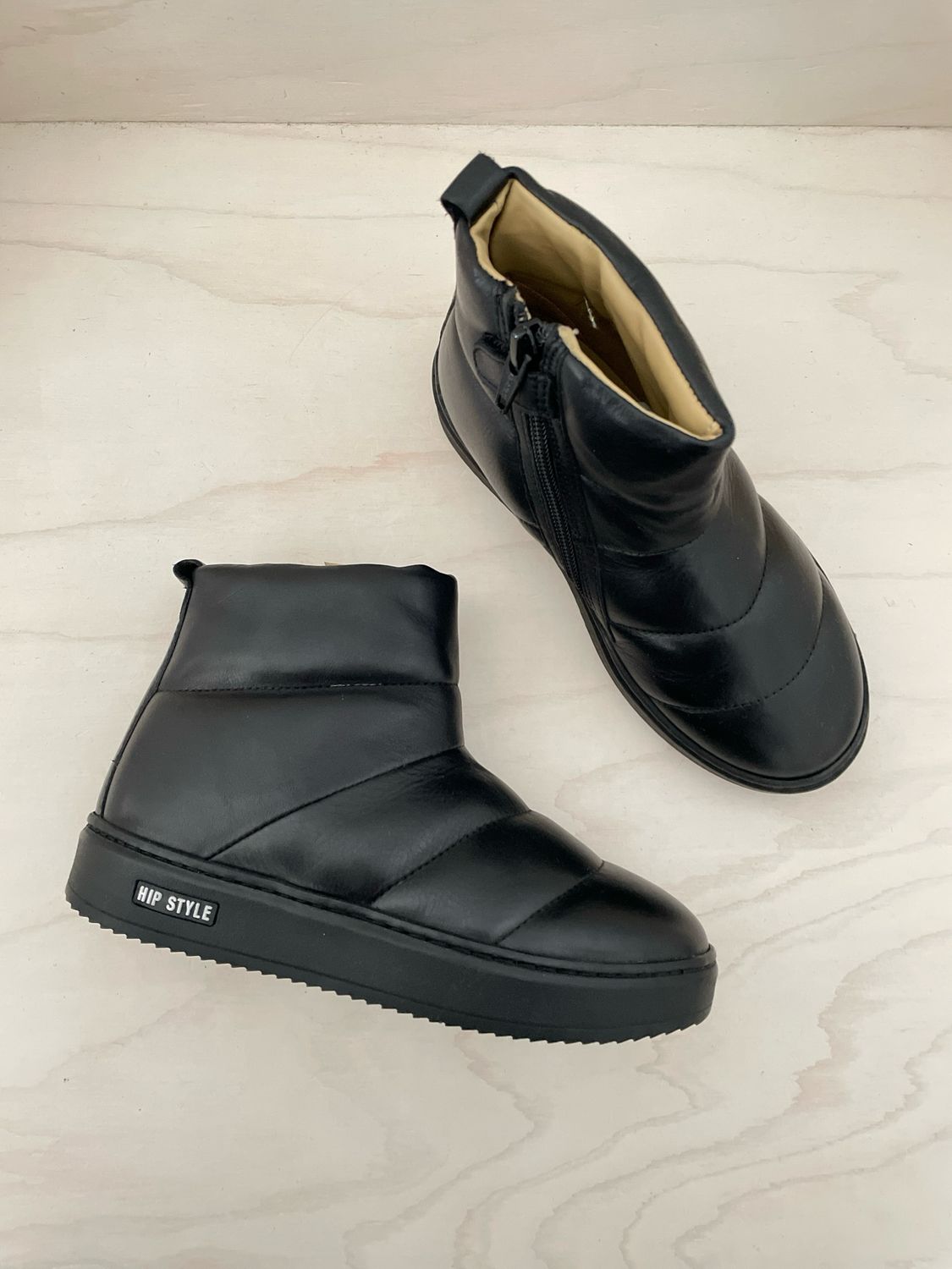 HIP - Boot - Black Ribbel