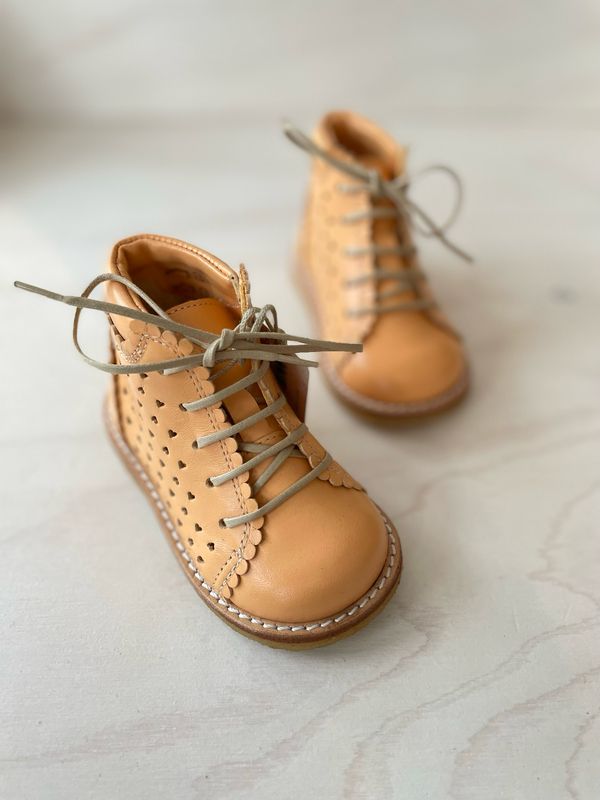 ANGULUS - Eerste Stapper - Apricot