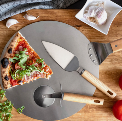 Brunbeste pizzaschep incl. pizzasnijder en pizzaschuif