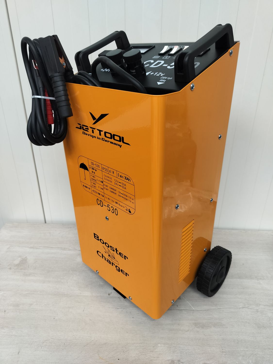 Jettools CD-530: 12V/24V Acculader en starter.
