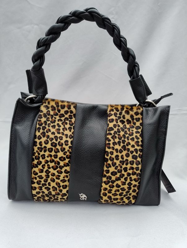 Savannah zwart kalfsleder handtas met luipaardprint op kalfspels SAV 0696