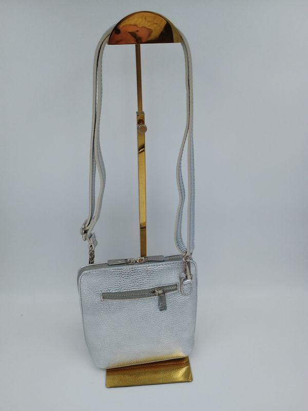 Minibag schoudertas in zilverkleurig kalfsleder