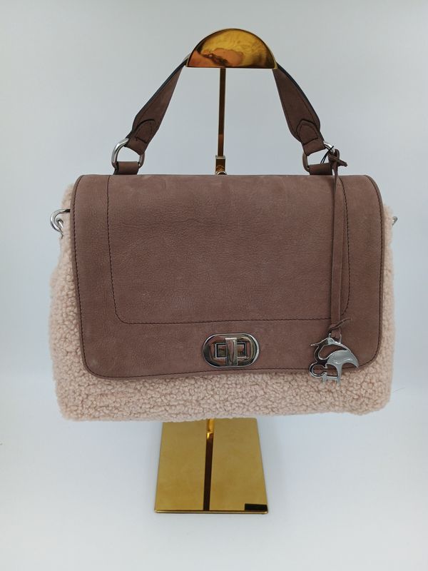 Furry handtas in natuurlook lamswol en suède leder