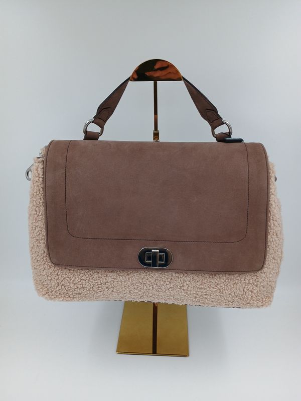 Furry handtas in natuurlook lamswol en suède leder