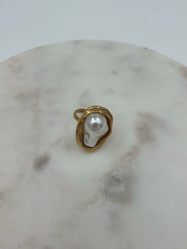 Oval Pearl Ring Goud