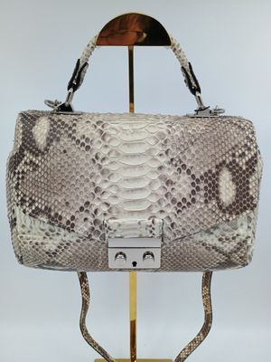 Klassevolle handtas in Python Leder met zilverkleurige afwerking