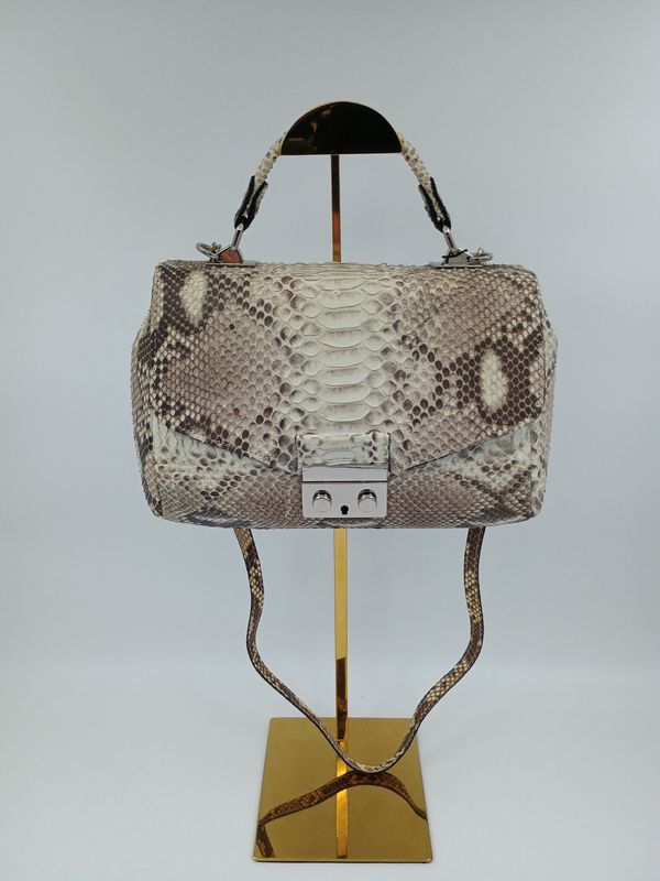 Klassevolle handtas in Python Leder met zilverkleurige afwerking