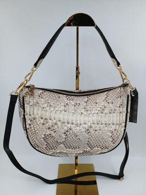 Tijdloze handtas in Python met goudkleurige details